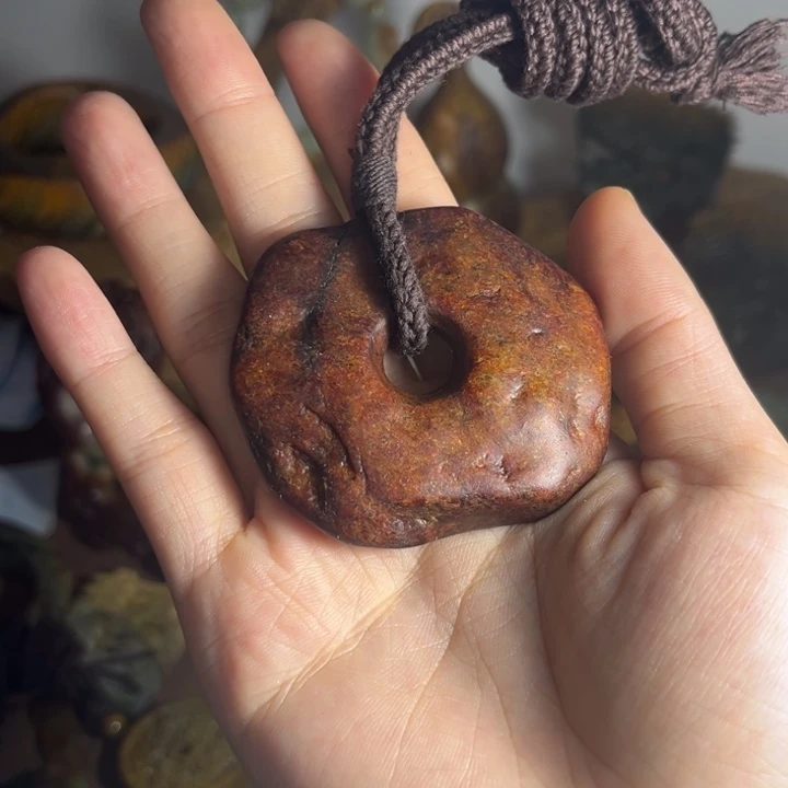 未镶嵌岫岩河磨玉（透闪石质玉）把件