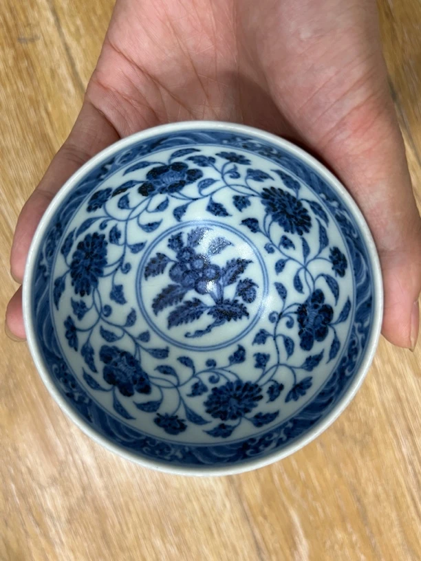 当代仿制明永乐青花缠枝莲菊瓣纹鸡心杯