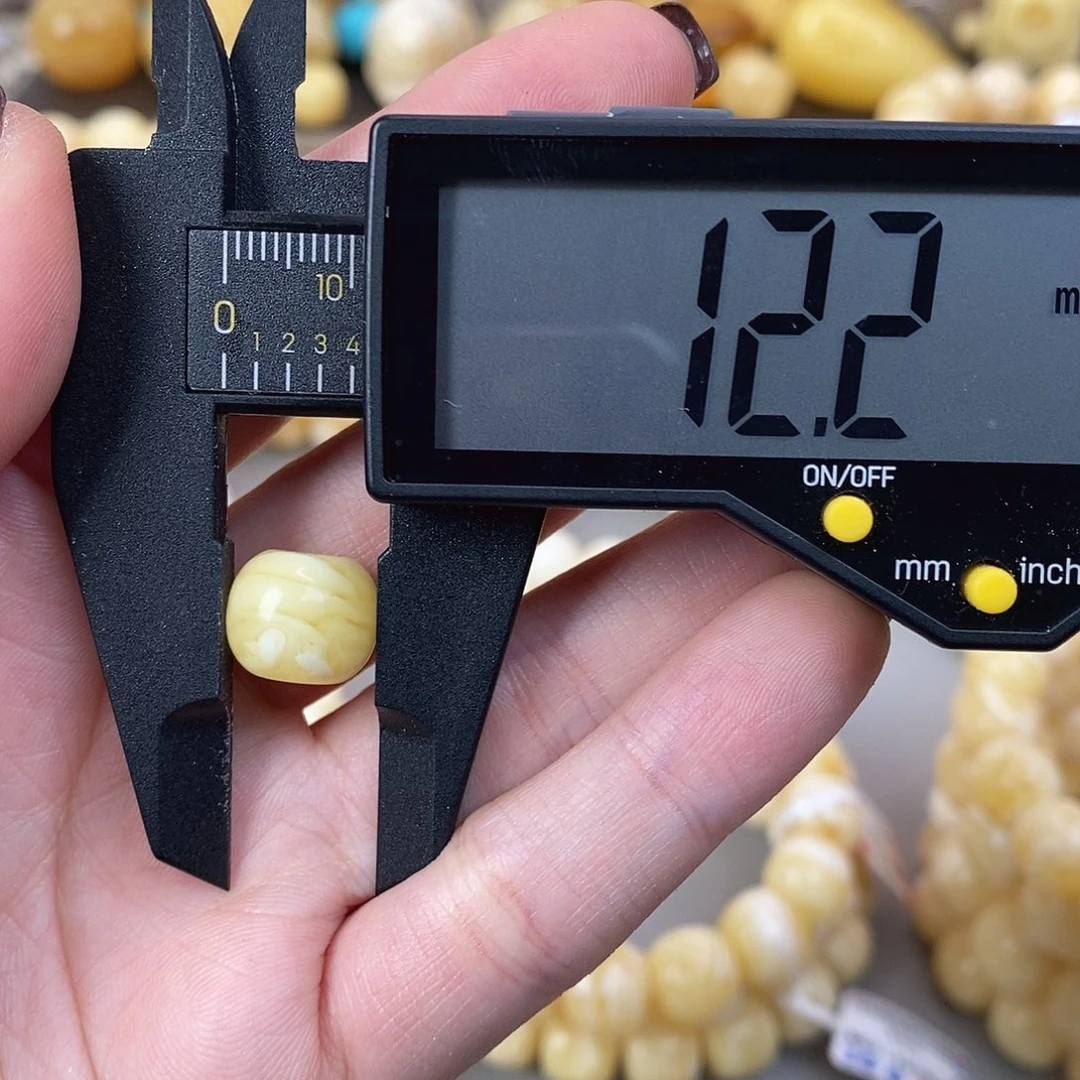 早***n蜜蜡未镶嵌珠宝奇石1g