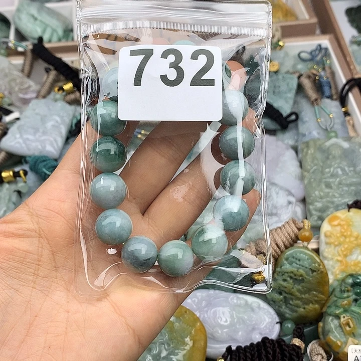 翡翠颈饰未镶嵌巨*神翡翠