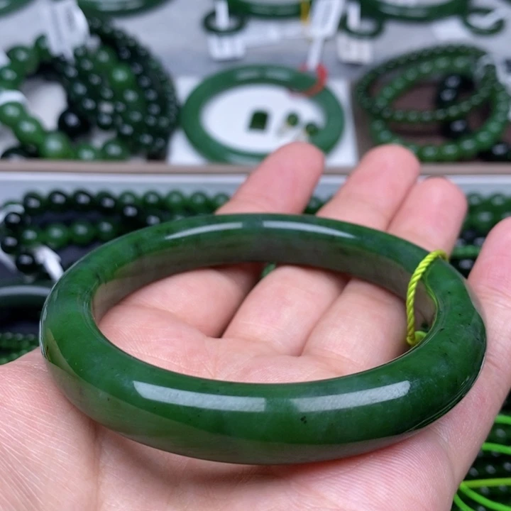 未镶嵌手镯和田玉（碧玉）饼***?