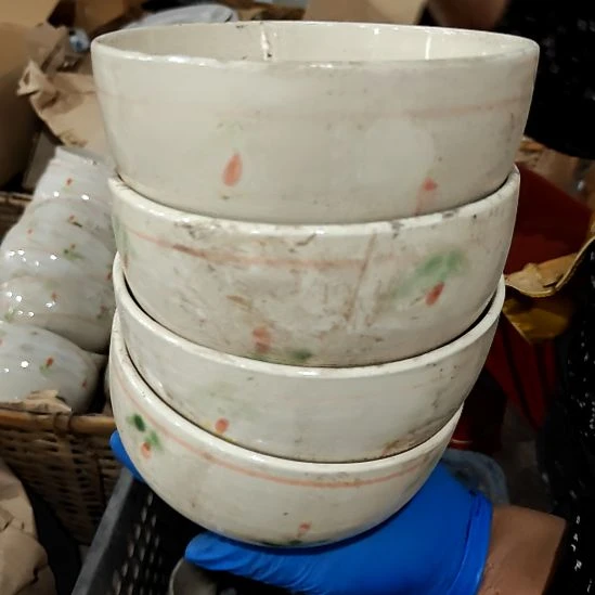 摆件盘子碗茶壶啥都有