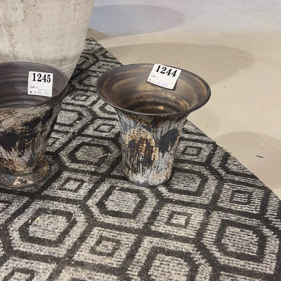 瓶1244高18口12已打孔陶瓷