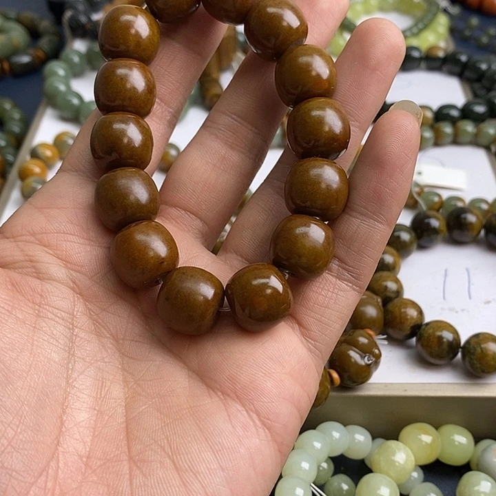 未镶嵌透闪石质玉珠宝奇石