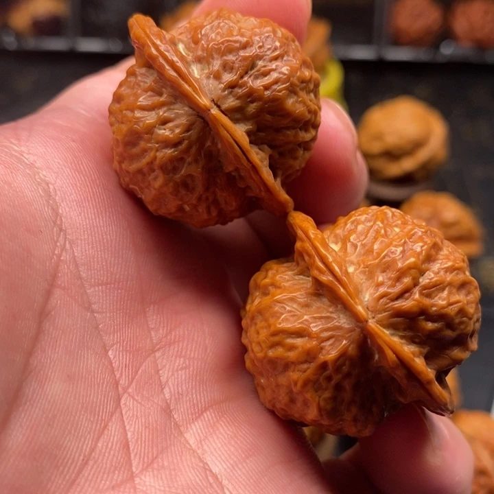 文玩核桃把件球体飞碟