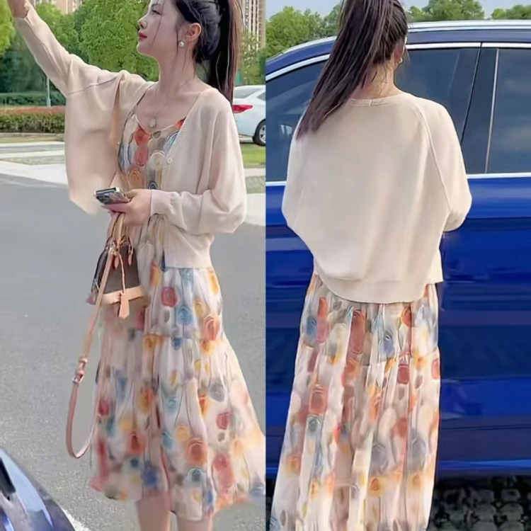 初秋绝美巨好看套装女2025碎花冰丝蝙蝠袖针织上衣连衣裙两件套潮