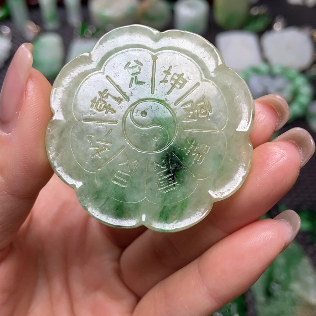 翡翠未镶嵌挂件清