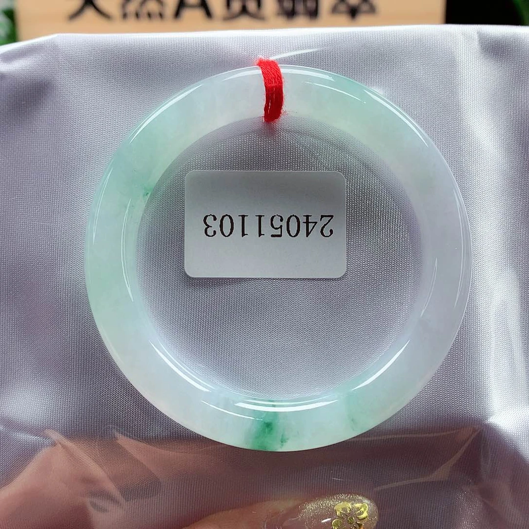 翡翠手镯（圆镯）未镶嵌天然A货翡翠手镯，80号