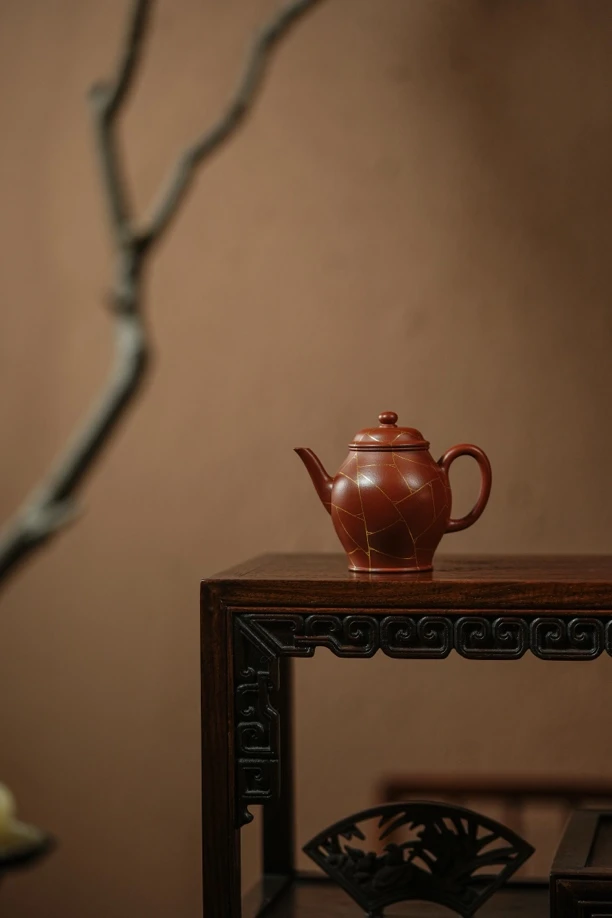 陆正荣 【宫灯】160cc 原矿老朱砂  宜兴紫砂 描金款