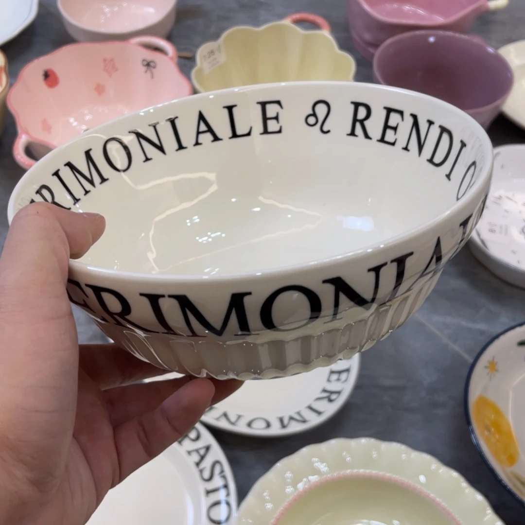 陶瓷微瑕餐具介意勿拍，满18飞！