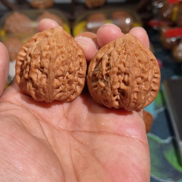 文玩核桃吊坠金牛38