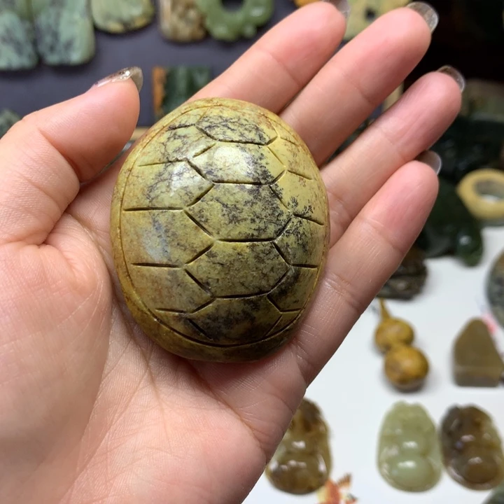 透闪石质玉未镶嵌颈饰