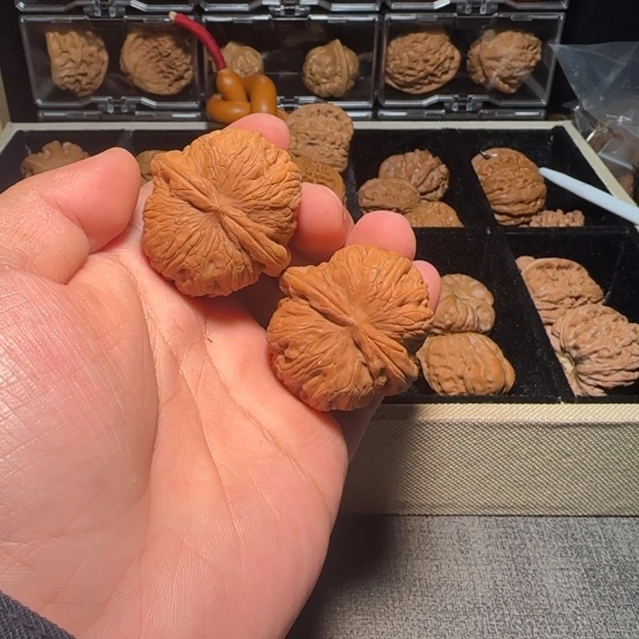 爱****文玩核桃把件元宝
