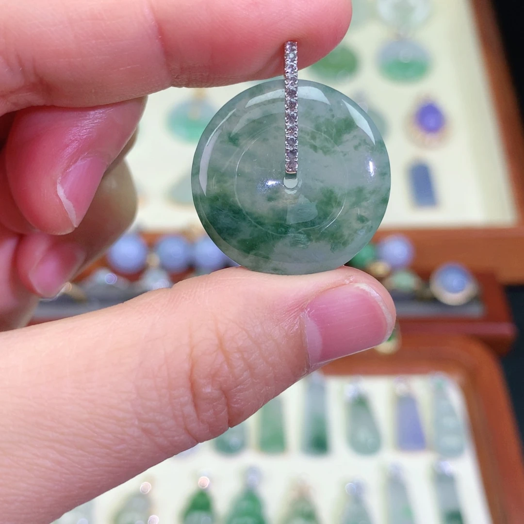 翡翠颈饰18K金镶嵌天然翡翠吊坠a货