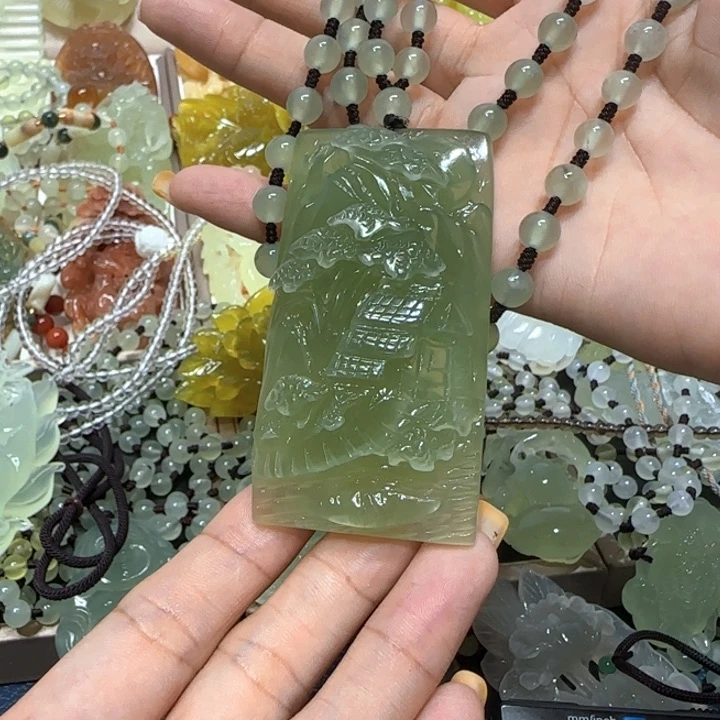 未镶嵌蛇纹石玉吊坠