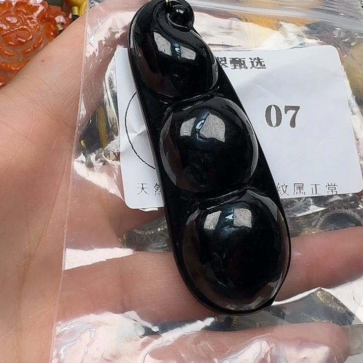 北***爷翡翠未镶嵌颈饰翡翠