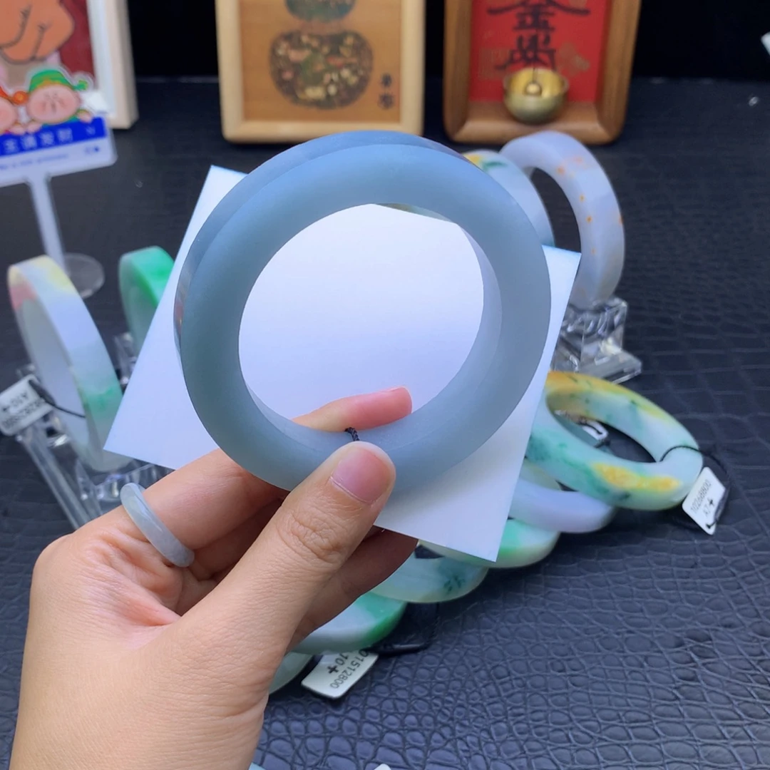 定制翡翠未镶嵌翡翠手镯