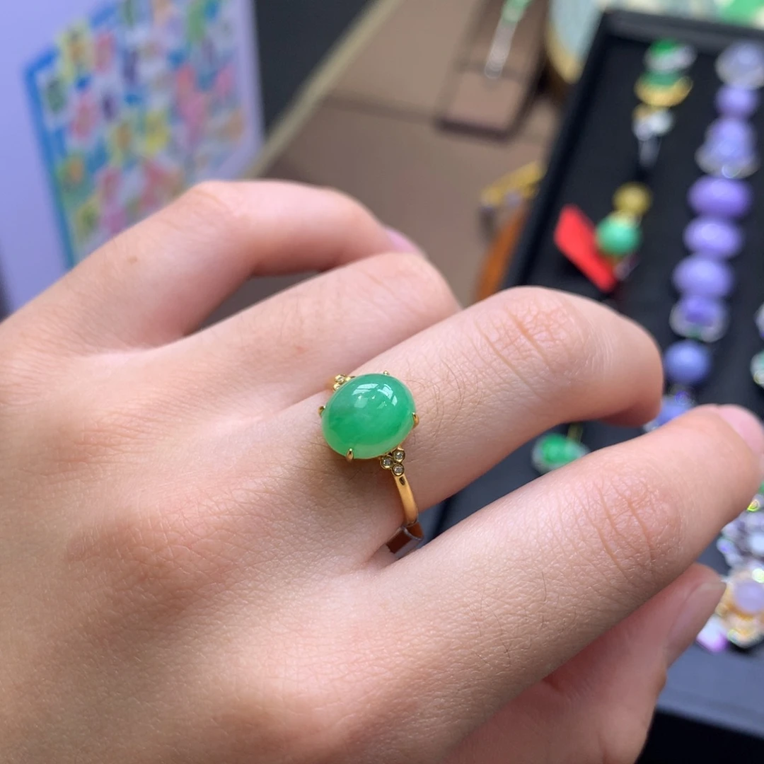 鸡***手翡翠18K金镶嵌颈饰翡翠