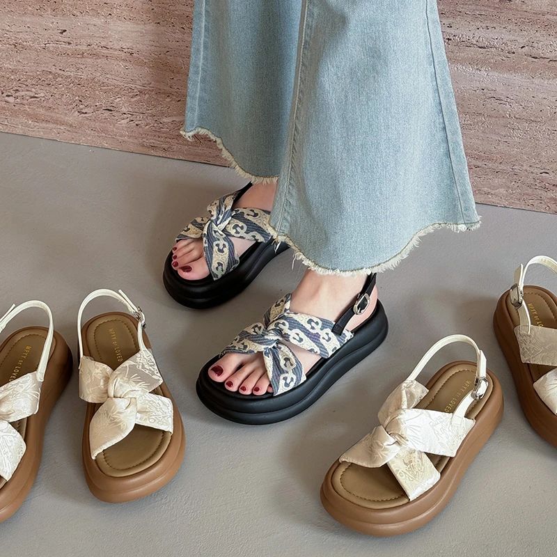 贾不假凉鞋女款2025新款夏季流行复古百搭配裙子厚底休闲沙滩鞋子