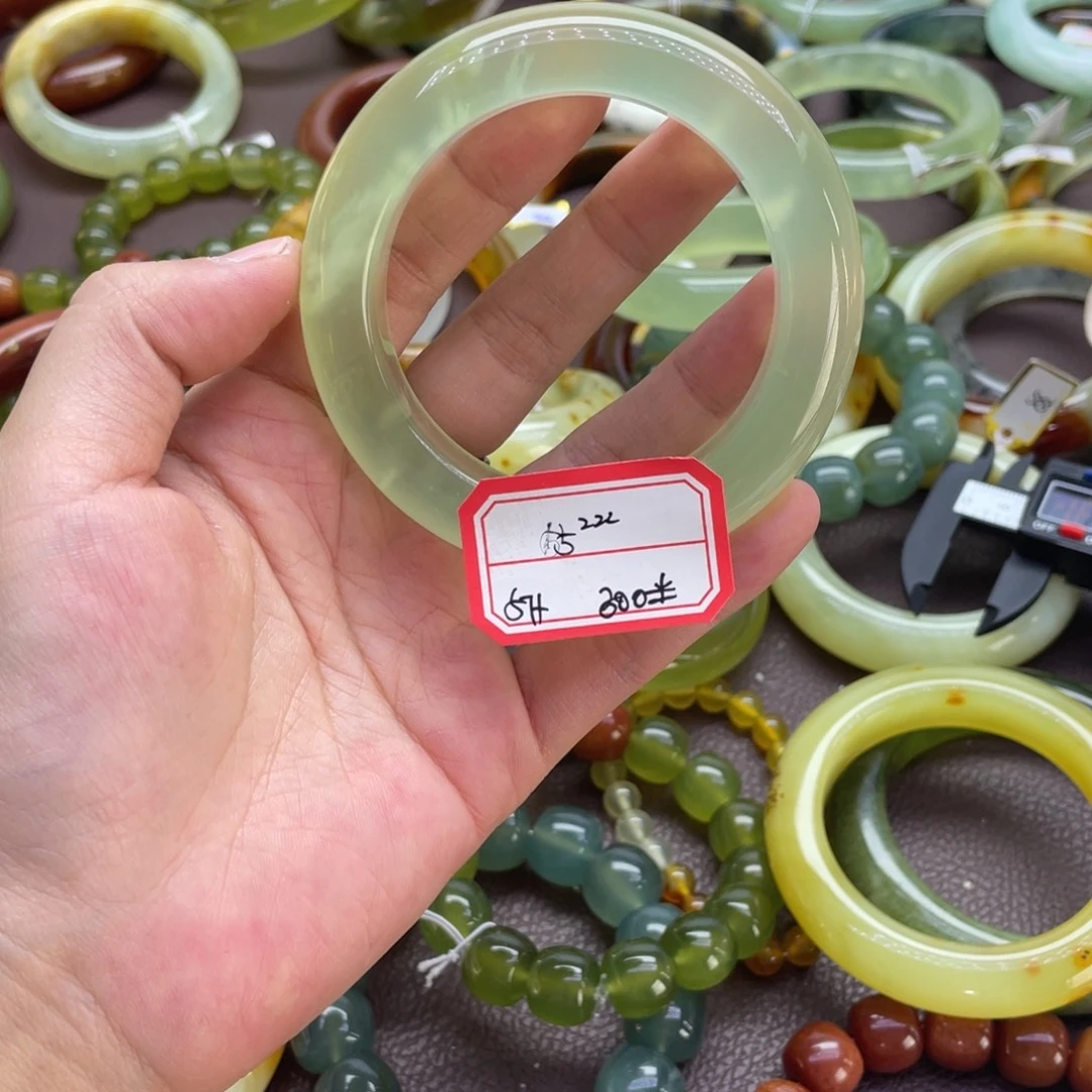 .****蛇纹石玉未镶嵌手镯