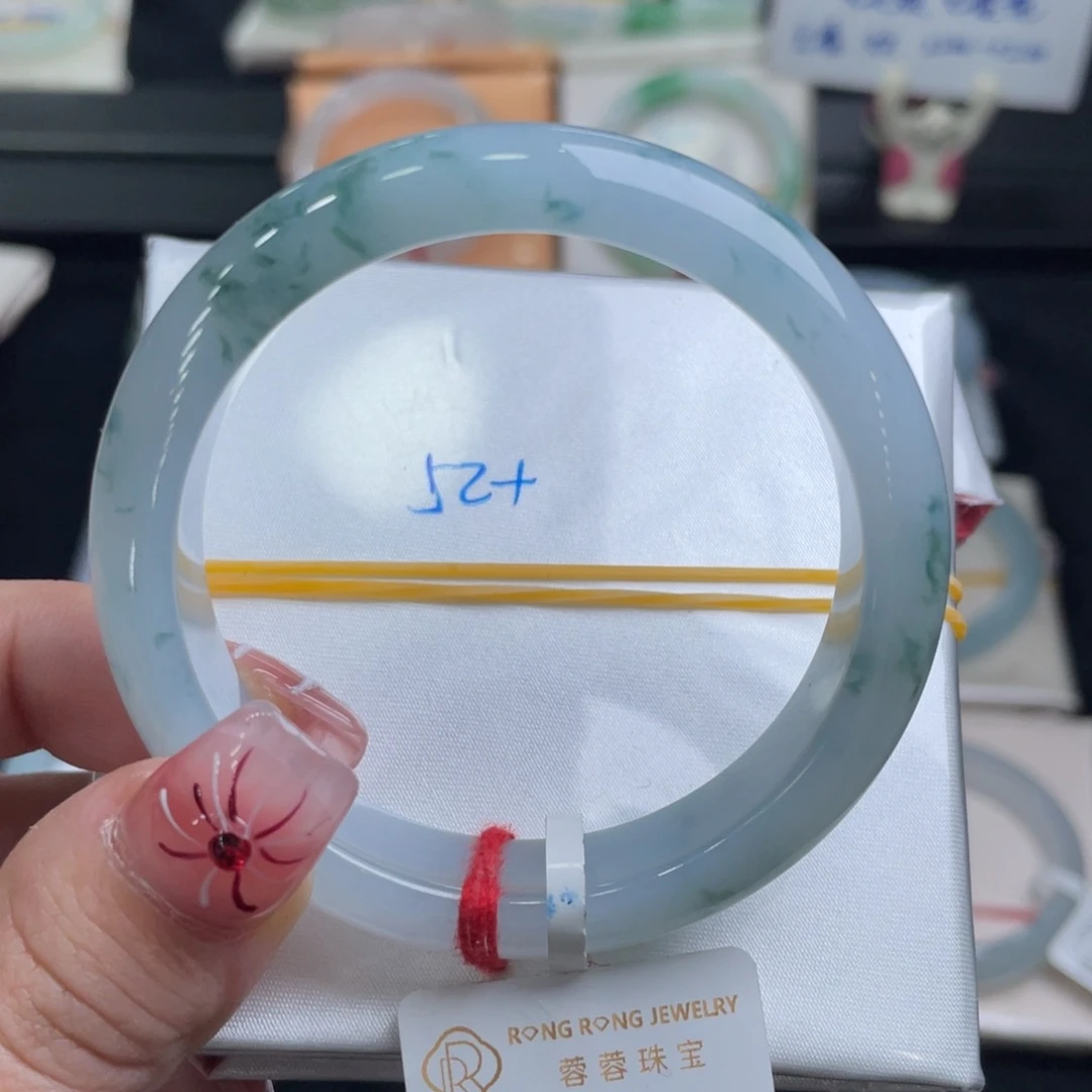 翡翠手镯未镶嵌翡翠手镯