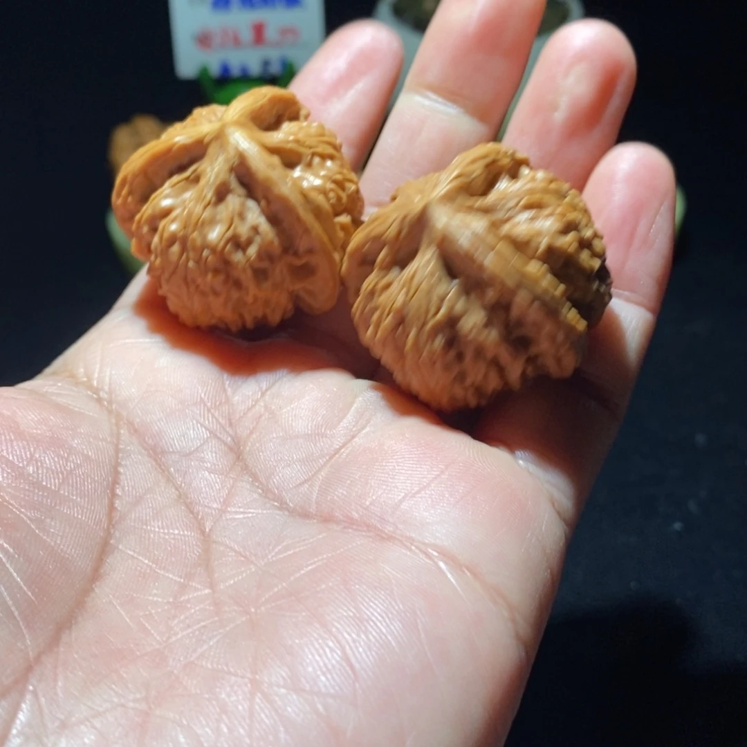 乱***糟文玩核桃吊坠文山三棱