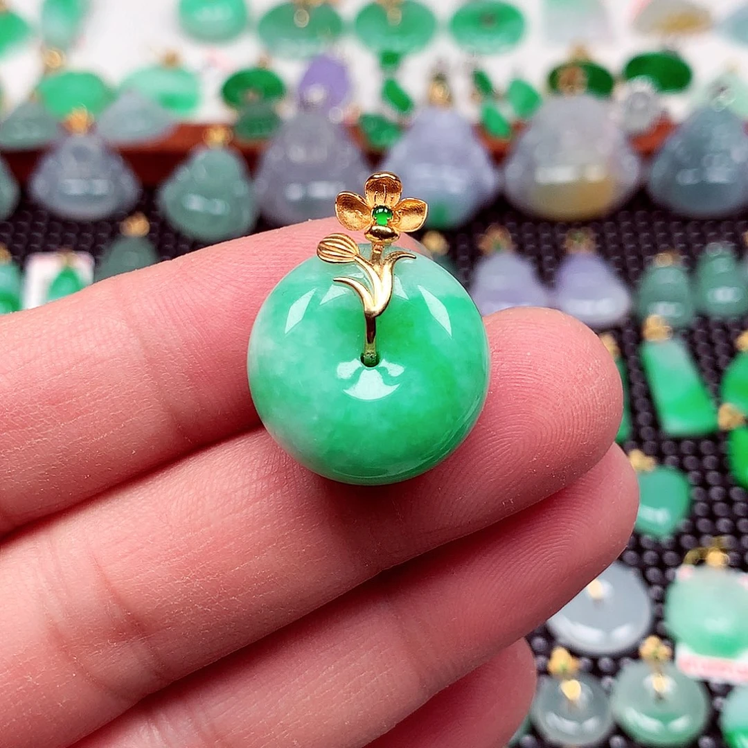 翡翠18K金镶嵌颈饰