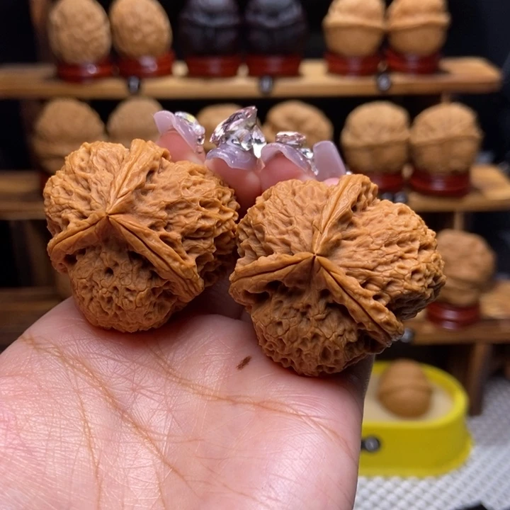 文玩核桃吊坠天狼11