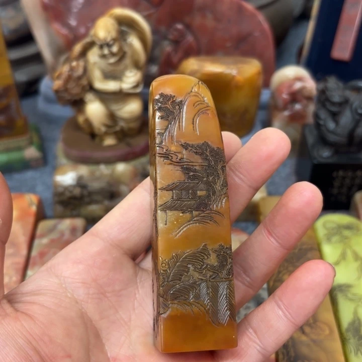 胡***森印石寿山石桌面摆件