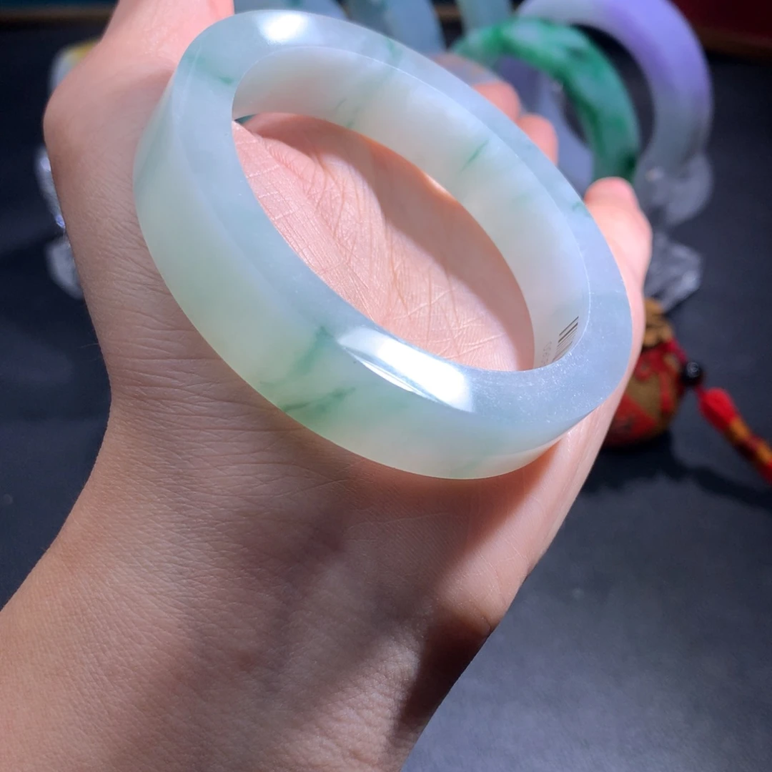 未镶嵌翡翠手镯定制翡翠
