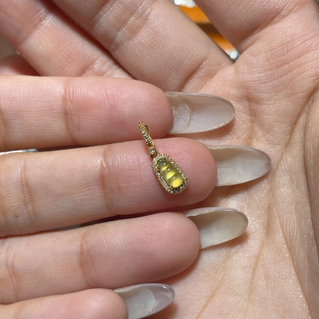 【闪购商品】颈饰18K金镶嵌翡翠