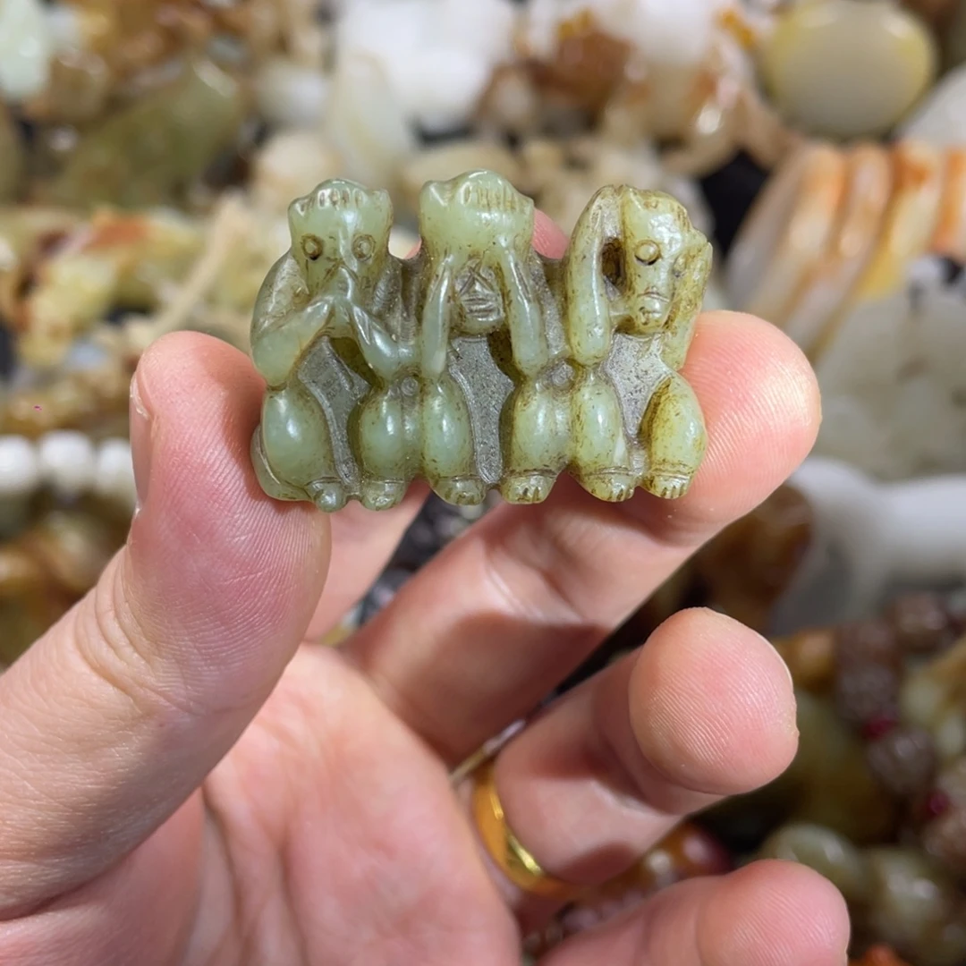 和田玉未镶嵌把件