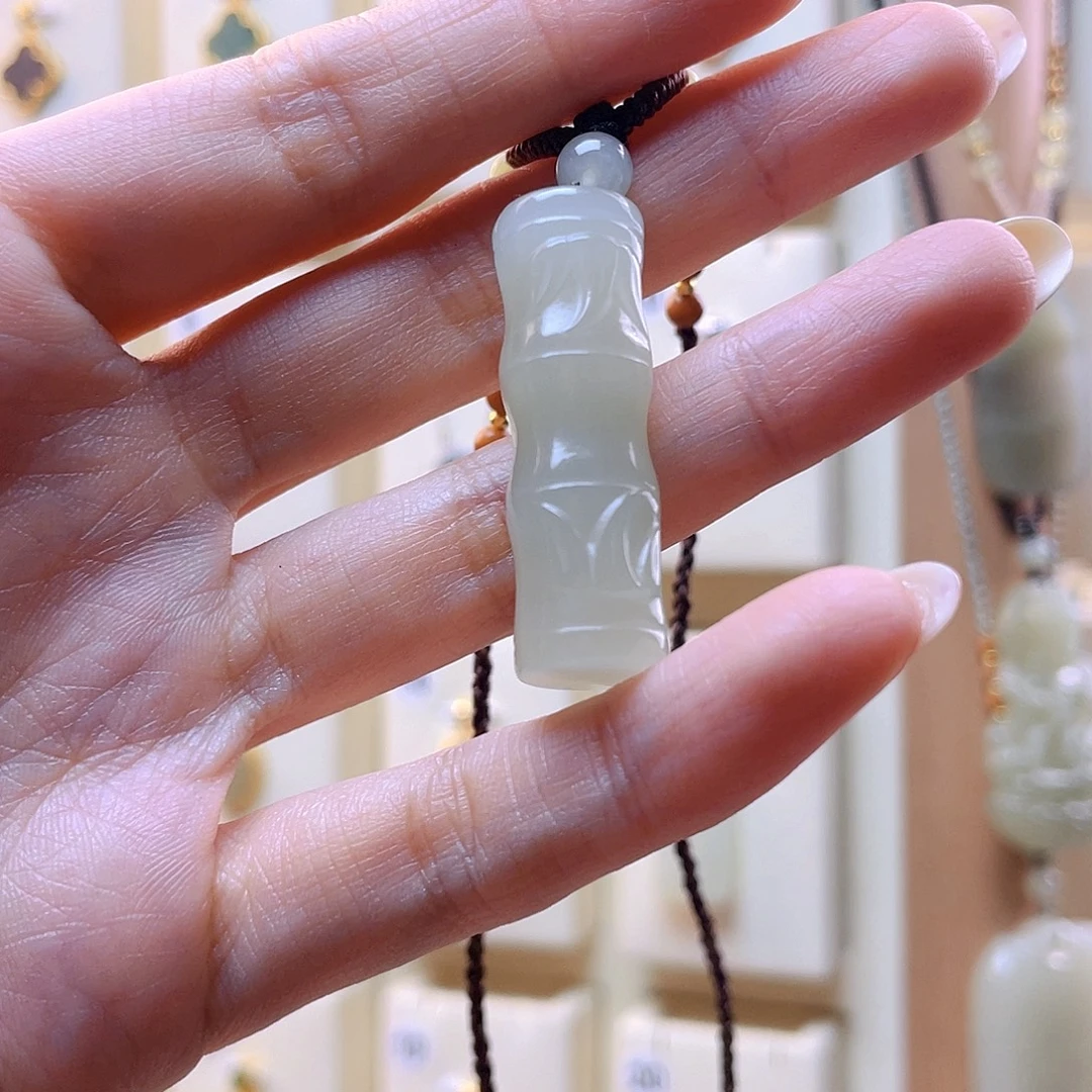 菡***d和田玉未镶嵌吊坠(赠链)