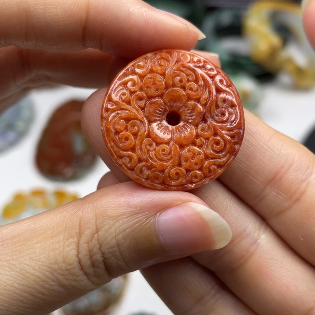 翡翠未镶嵌颈饰牌子