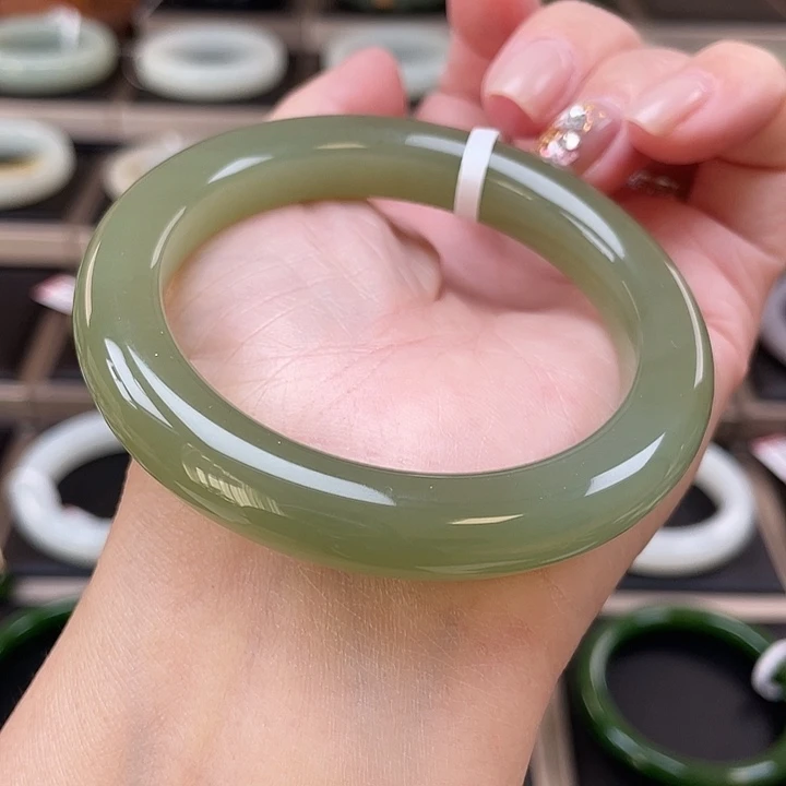 和田玉未镶嵌手镯