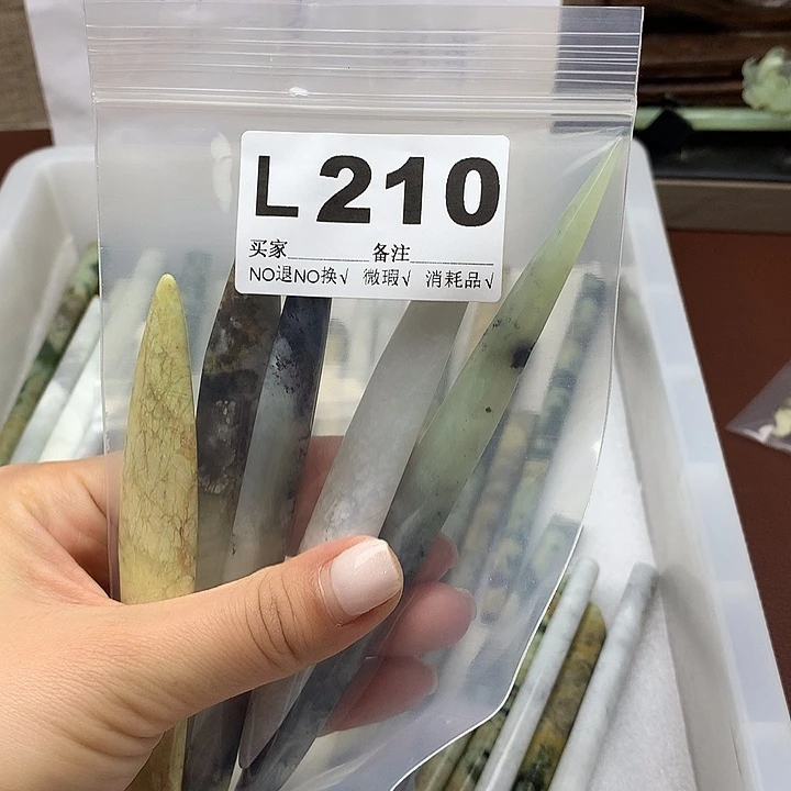 透闪石-蛇纹石玉发饰未镶嵌黎*昕