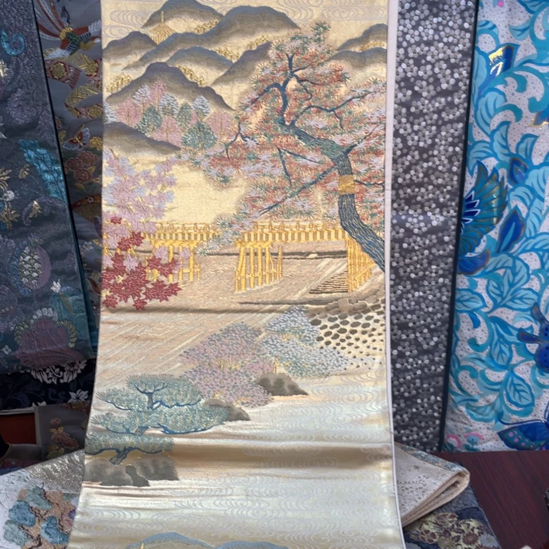 织绣织锦等多种工艺
