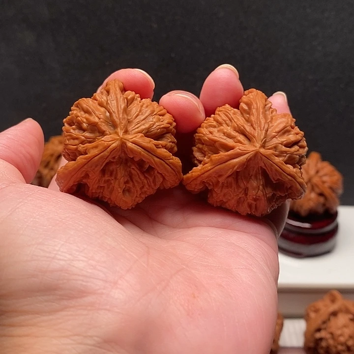 洪***宝吊坠文玩核桃白奔