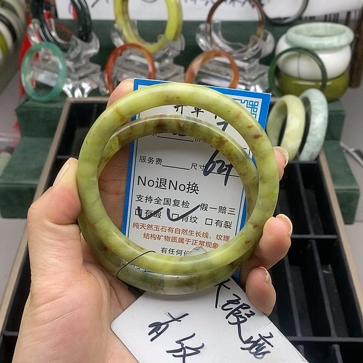 蛇纹石玉未镶嵌手镯