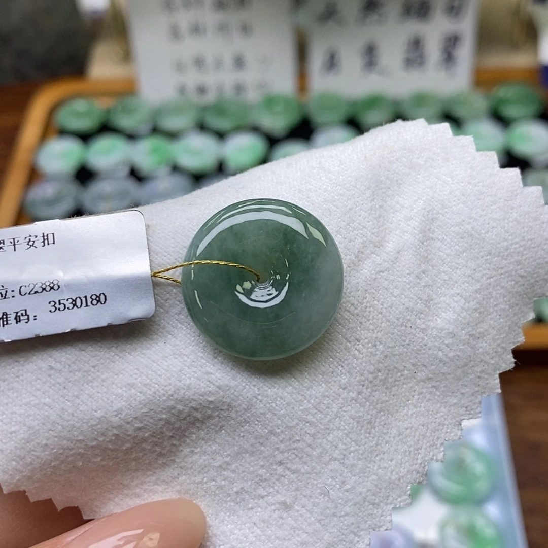 【闪购商品】翡翠未镶嵌颈饰平安扣