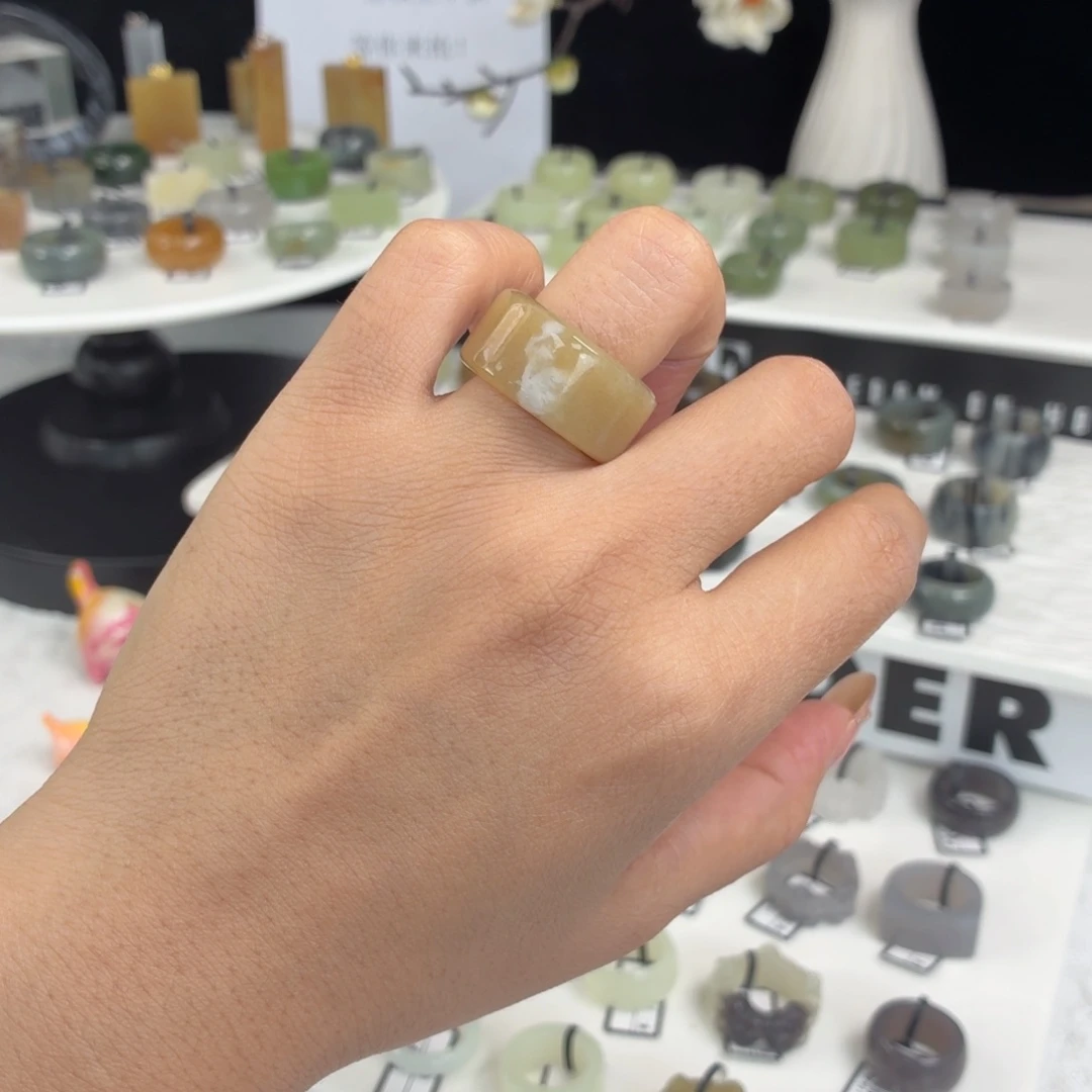 和田玉（糖玉）未镶嵌戒指Q19牛轧糖圆切16.8不退换