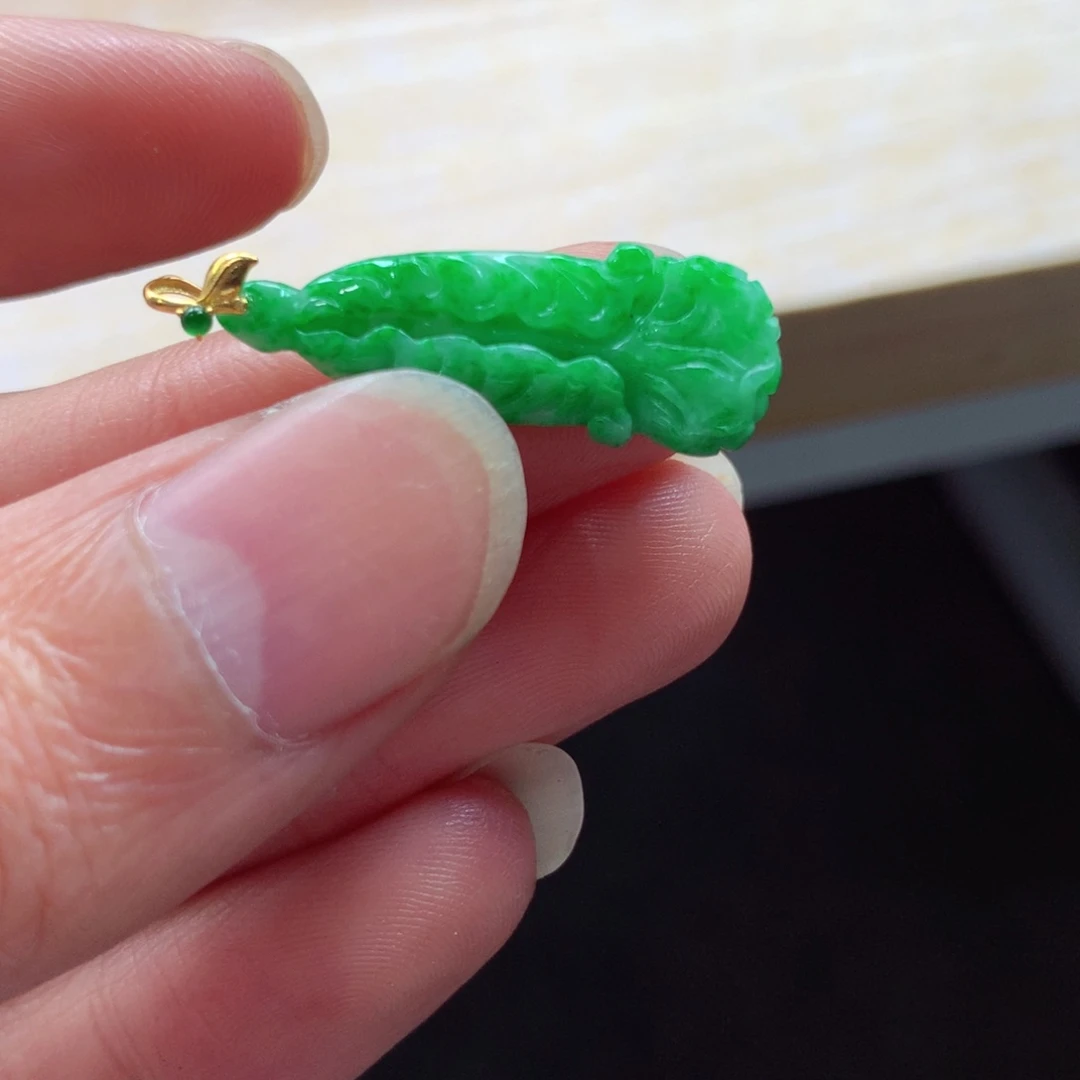 翡翠18K金镶嵌颈饰吊坠