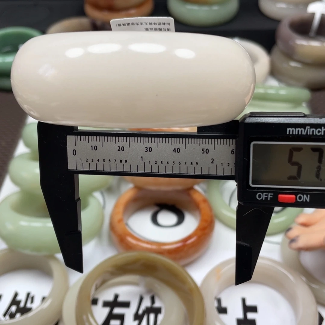 阳***雨未镶嵌手镯石英质玉