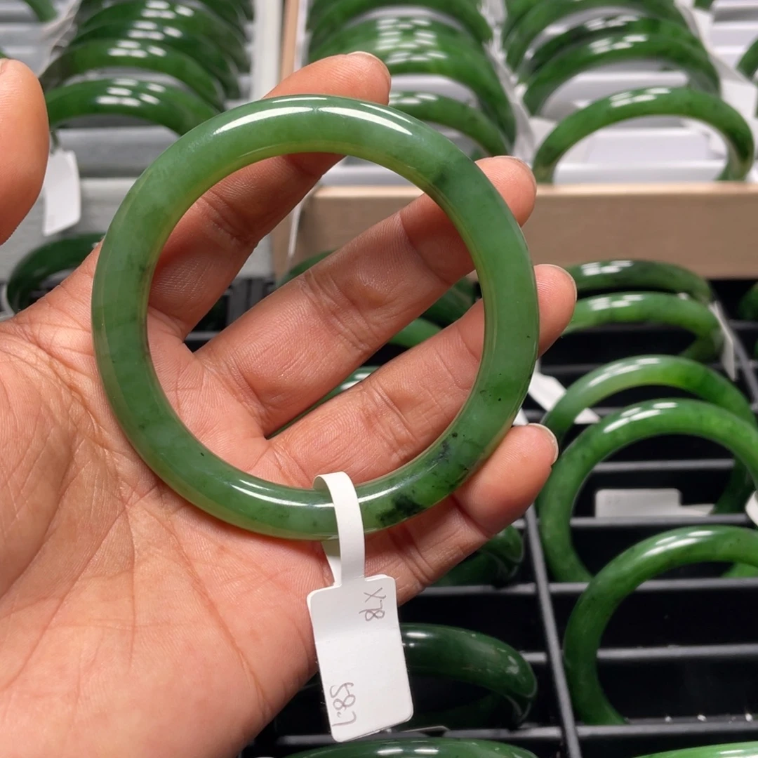 和田玉（碧玉）未镶嵌手镯