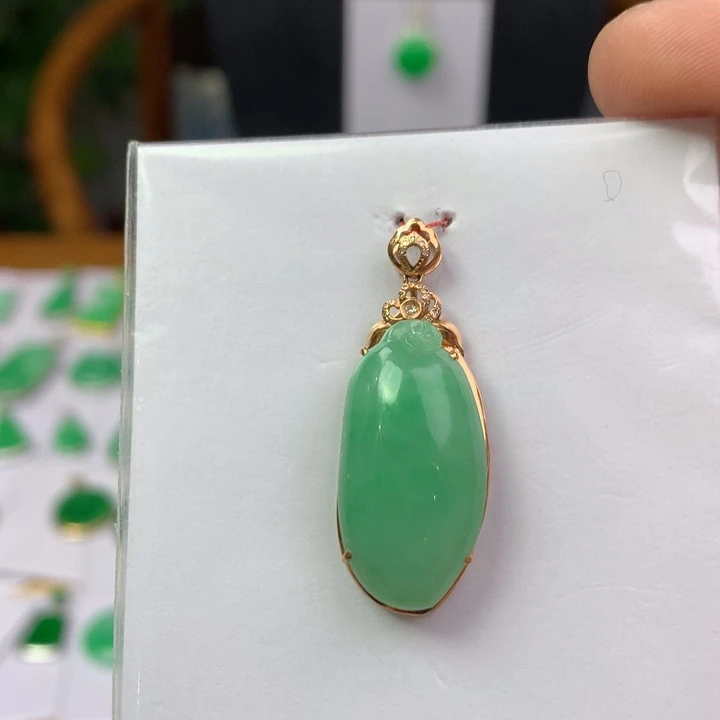 翡翠18K金镶嵌颈饰