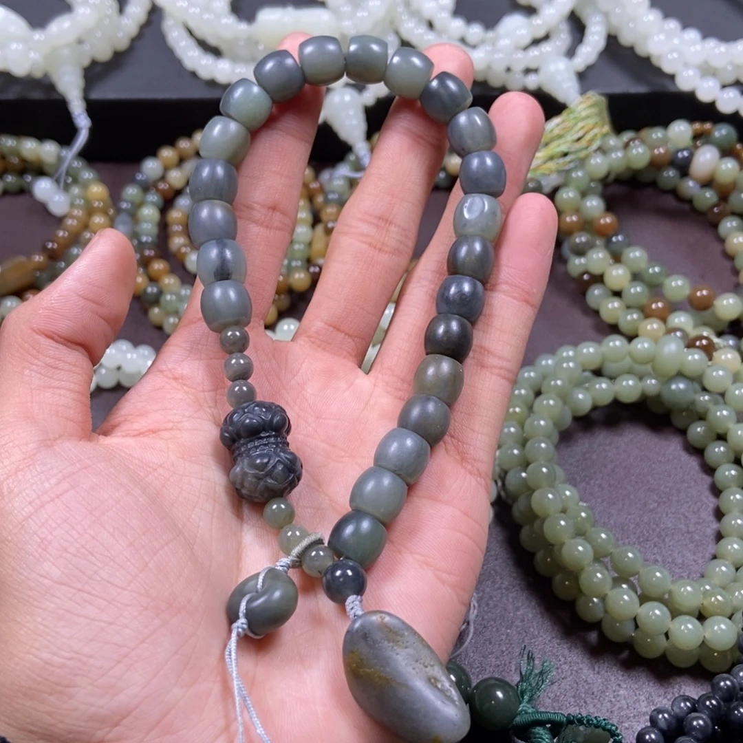 和田玉未镶嵌把件