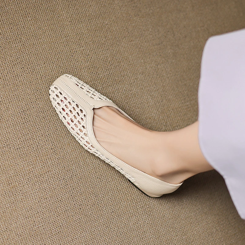 法式镂空百搭洞洞鞋粗低跟浅口单鞋女2025夏新款通勤软底玛丽珍鞋