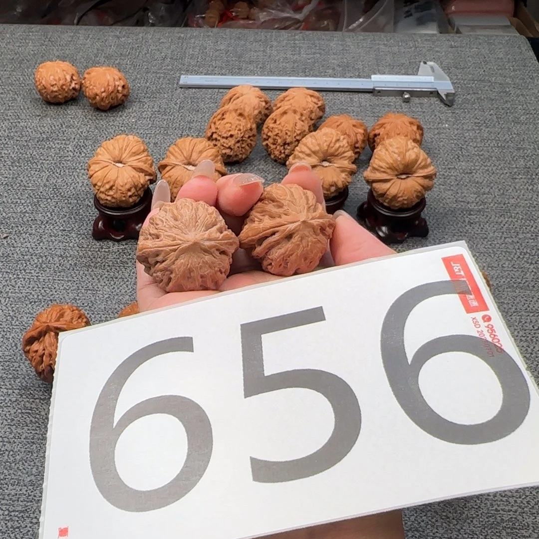 暖***一把件桃核656核桃656
