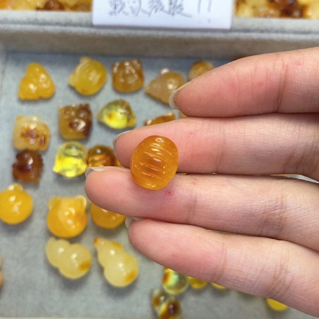 蜜蜡颈饰未镶嵌富甲天下