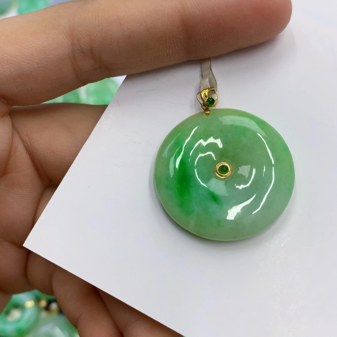 翡翠18K金镶嵌颈饰翡翠